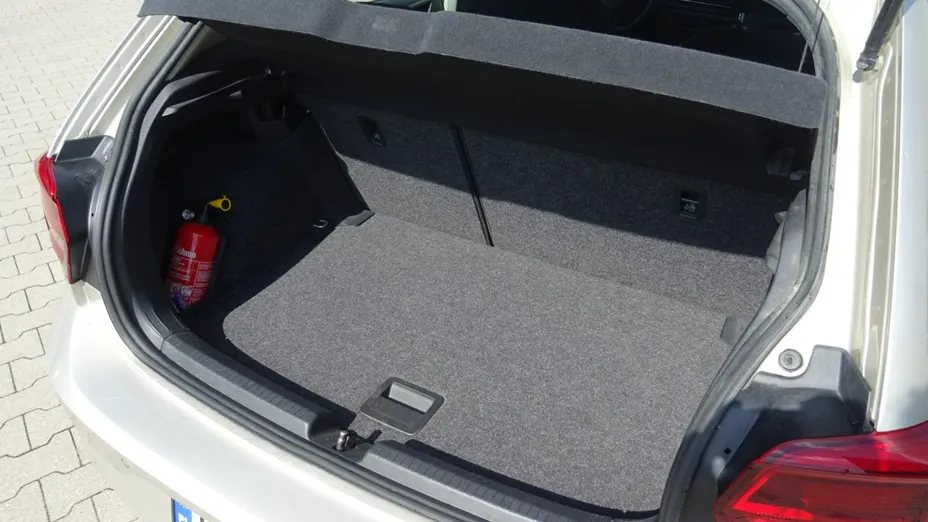 VOLKSWAGEN Polo -