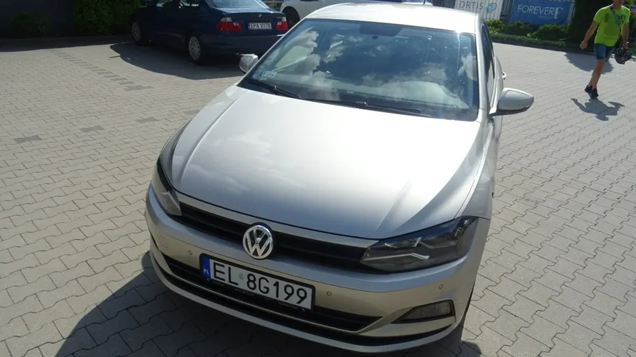 VOLKSWAGEN Polo -