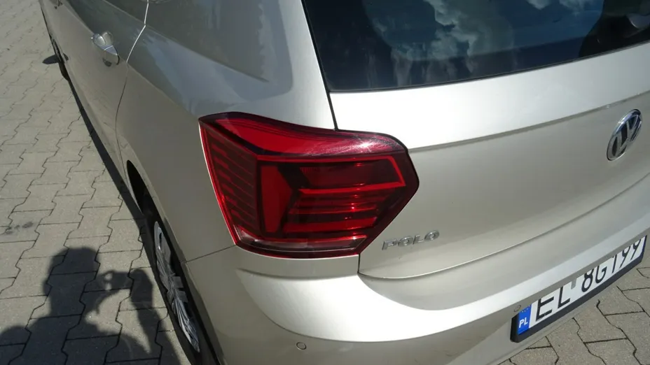 VOLKSWAGEN Polo -