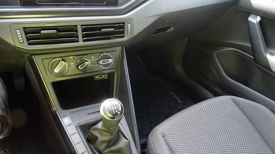 VOLKSWAGEN Polo -