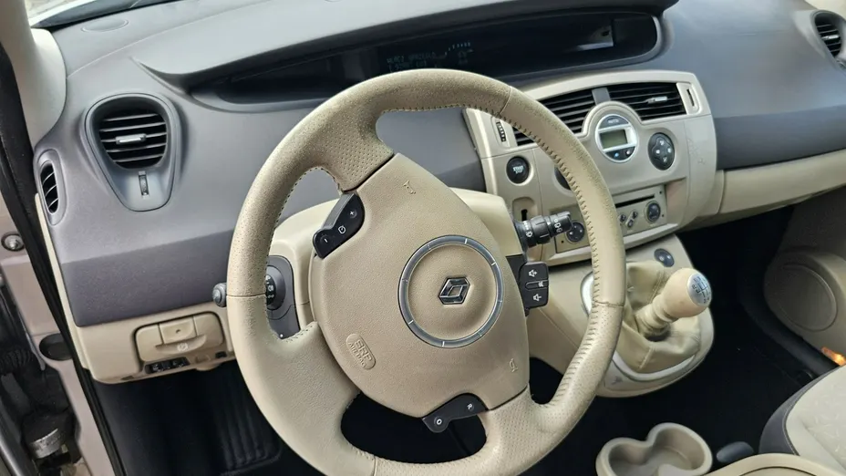 RENAULT Scenic -