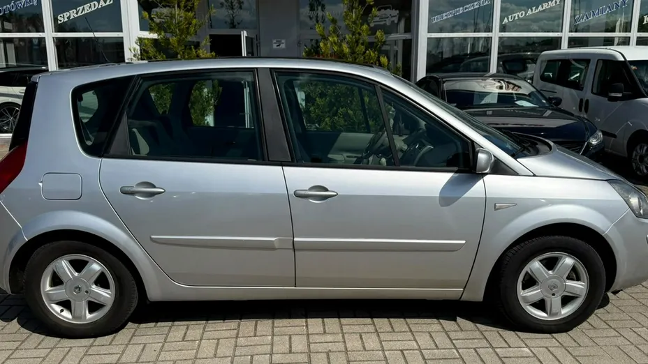 RENAULT Scenic -