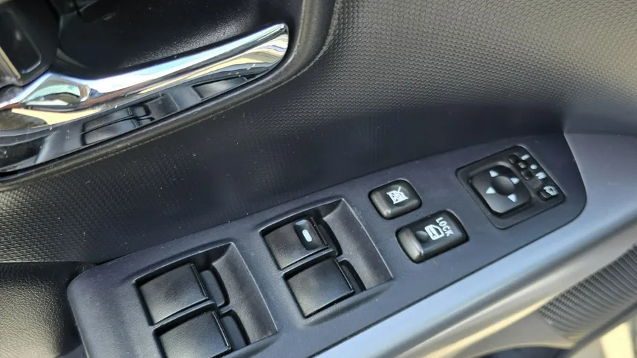 MITSUBISHI Outlander -
