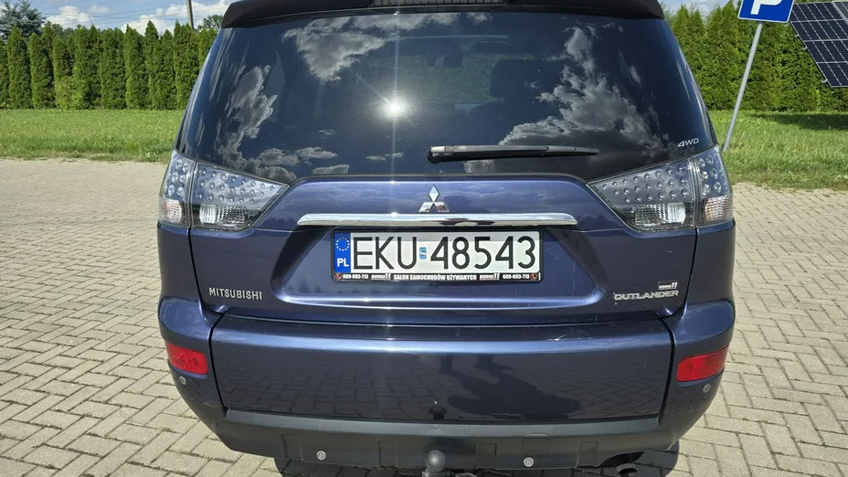 MITSUBISHI Outlander -