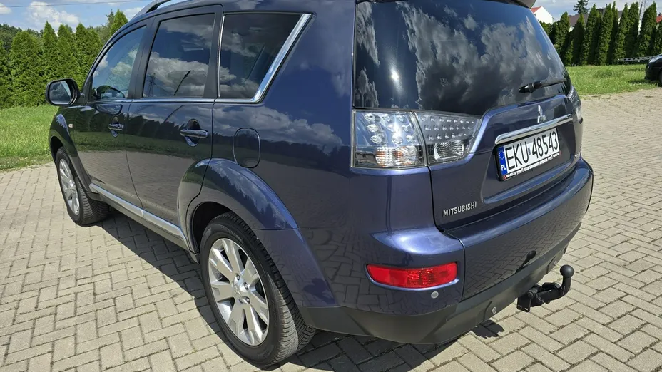 MITSUBISHI Outlander -