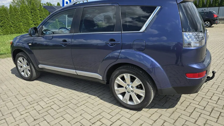 MITSUBISHI Outlander -