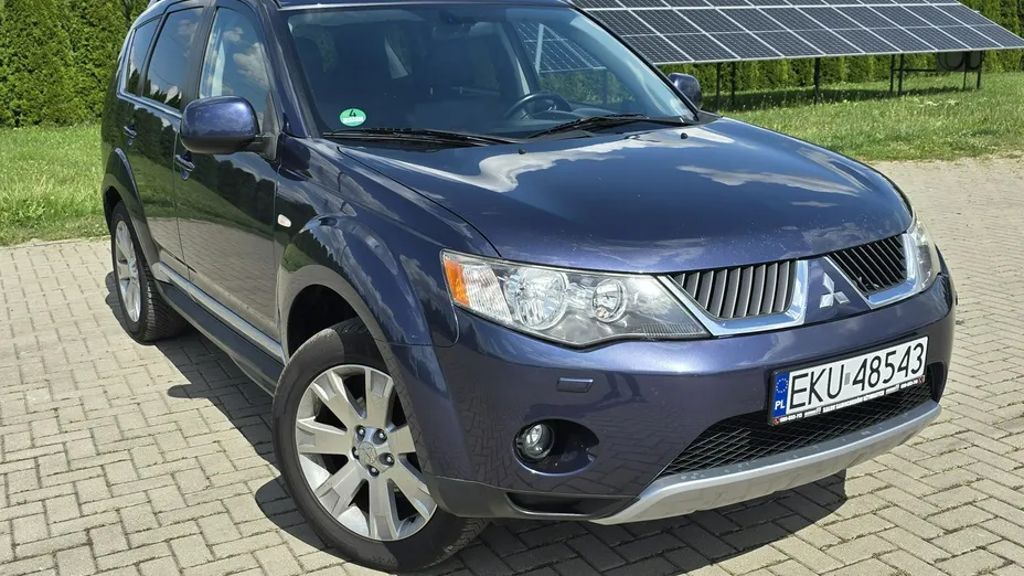 MITSUBISHI Outlander -