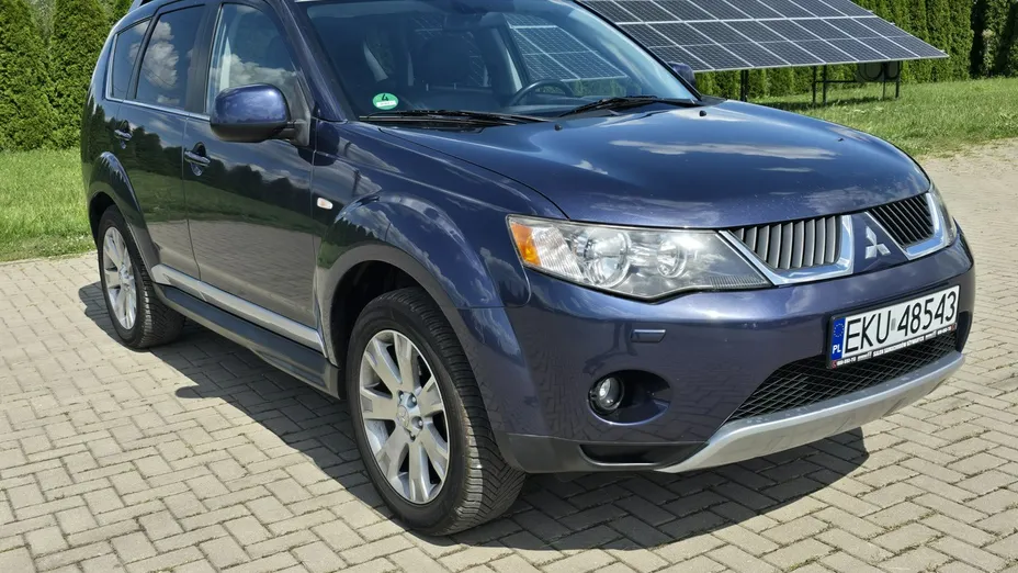 MITSUBISHI Outlander -
