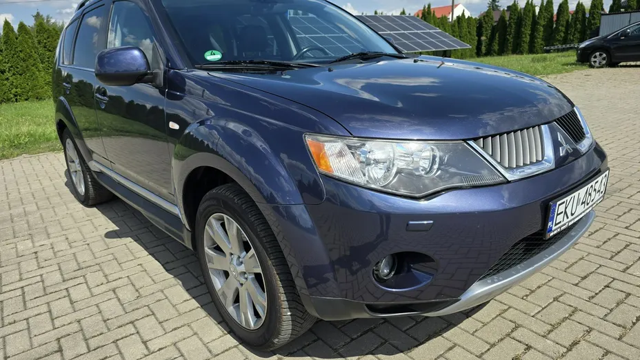 MITSUBISHI Outlander -