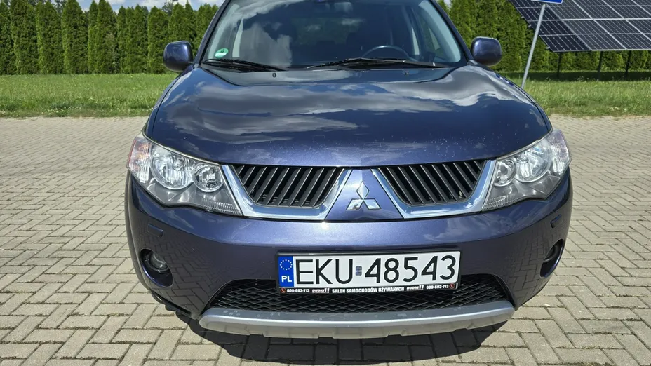 MITSUBISHI Outlander -