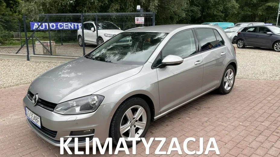 VOLKSWAGEN Golf -