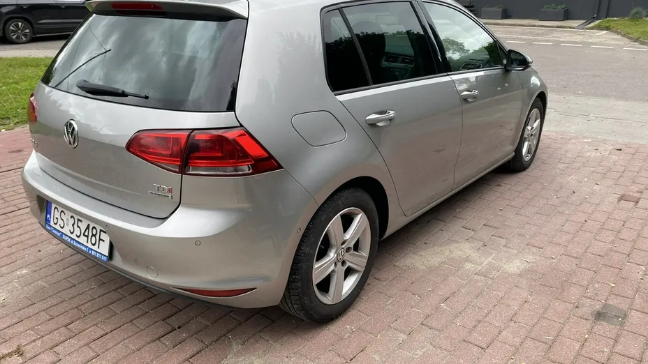 VOLKSWAGEN Golf -