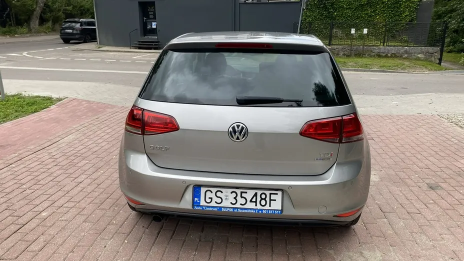 VOLKSWAGEN Golf -