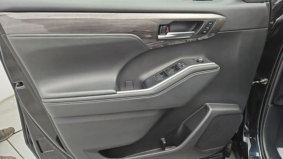 TOYOTA Highlander -