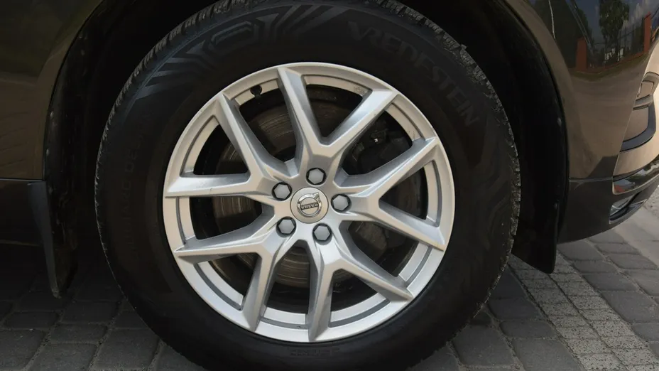 VOLVO XC60 -