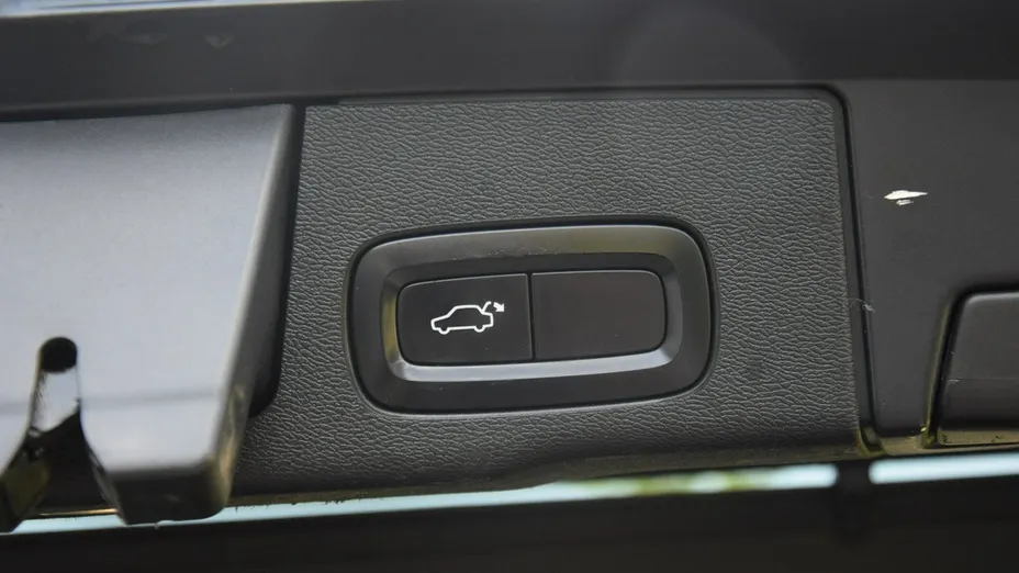 VOLVO XC60 -