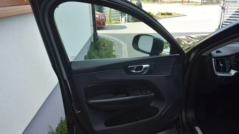 VOLVO XC60 -
