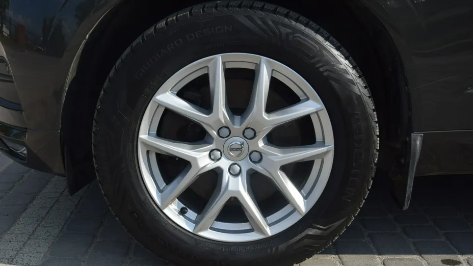 VOLVO XC60 -