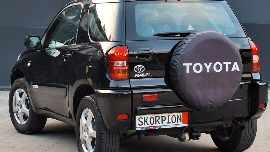 TOYOTA RAV4 -