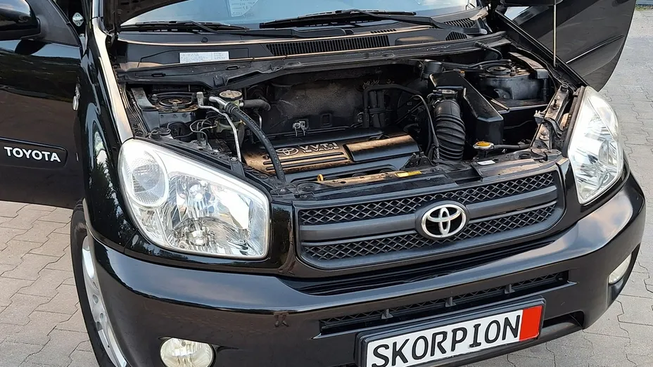 TOYOTA RAV4 -