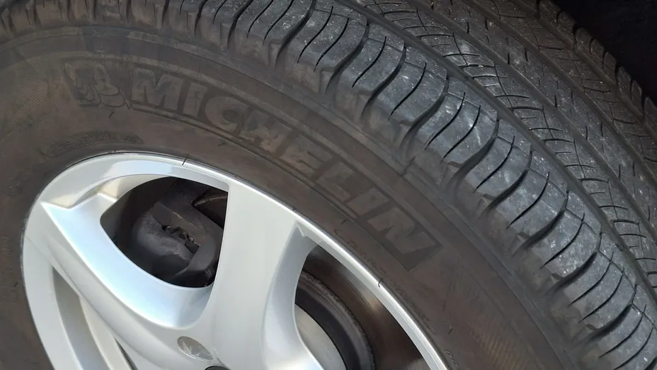 TOYOTA RAV4 -