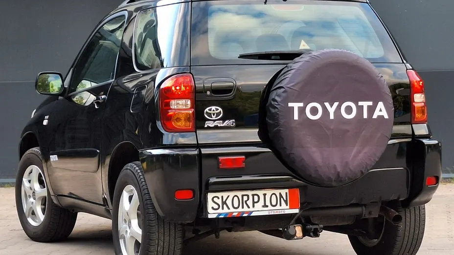 TOYOTA RAV4 -