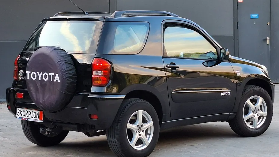 TOYOTA RAV4 -