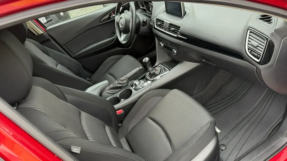 MAZDA 3 -