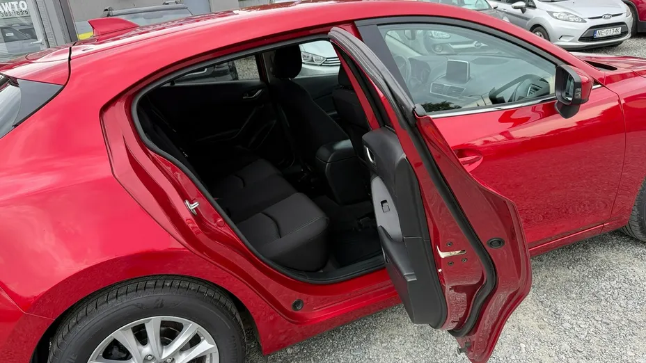 MAZDA 3 -