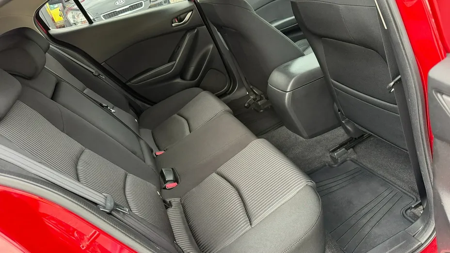 MAZDA 3 -