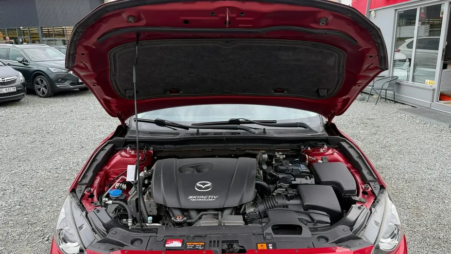 MAZDA 3 -