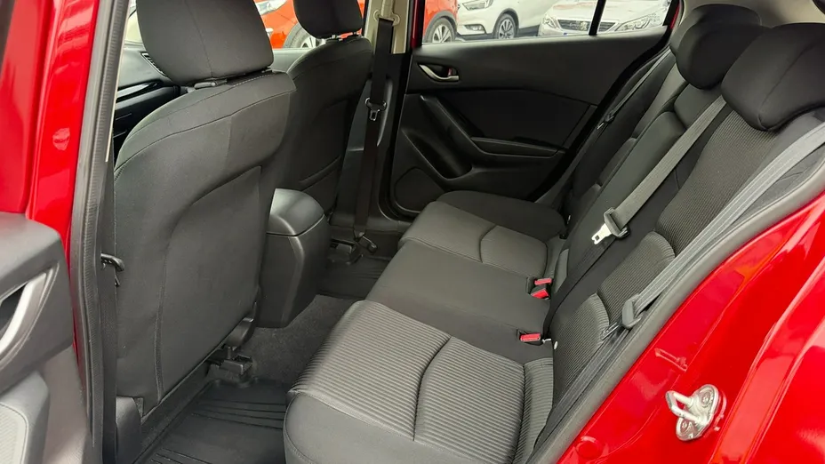 MAZDA 3 -