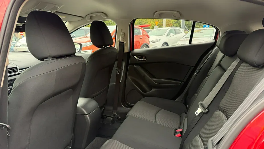 MAZDA 3 -