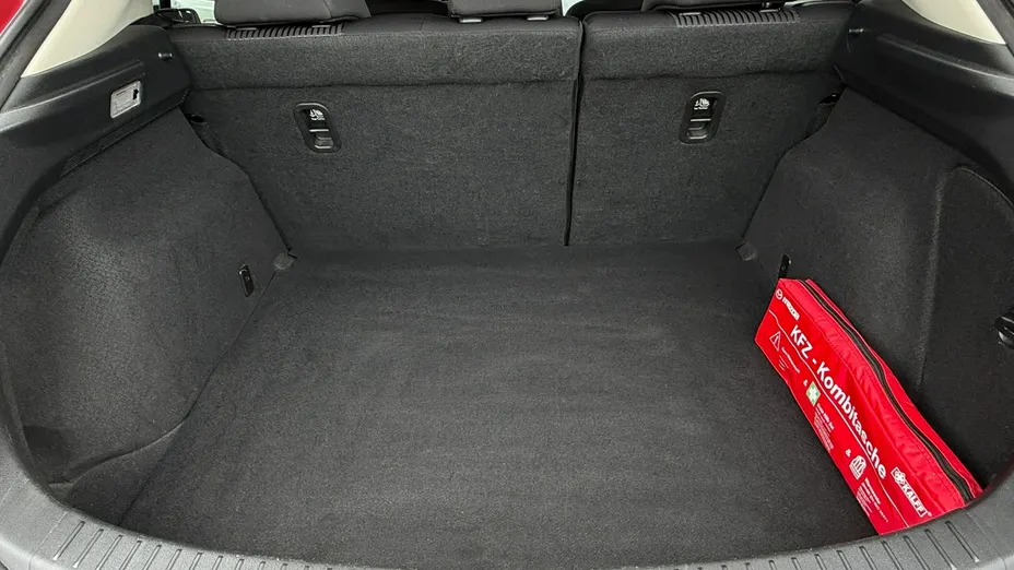 MAZDA 3 -