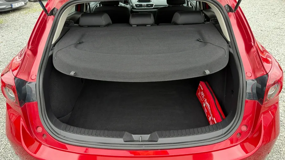 MAZDA 3 -