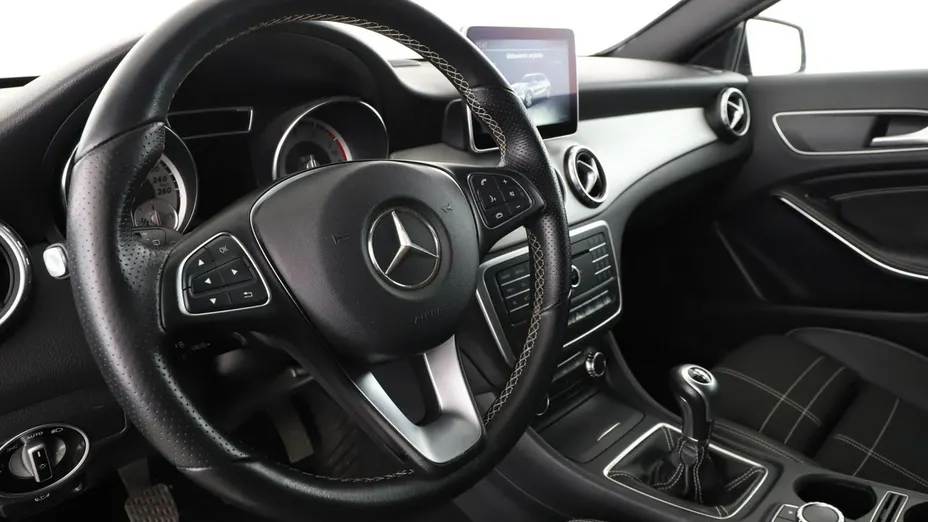MERCEDES-BENZ GLA -