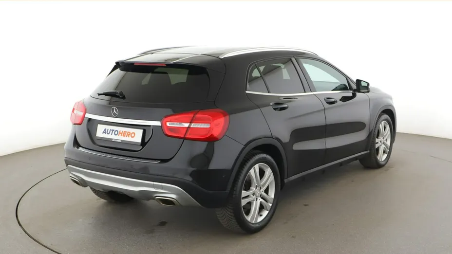 MERCEDES-BENZ GLA -