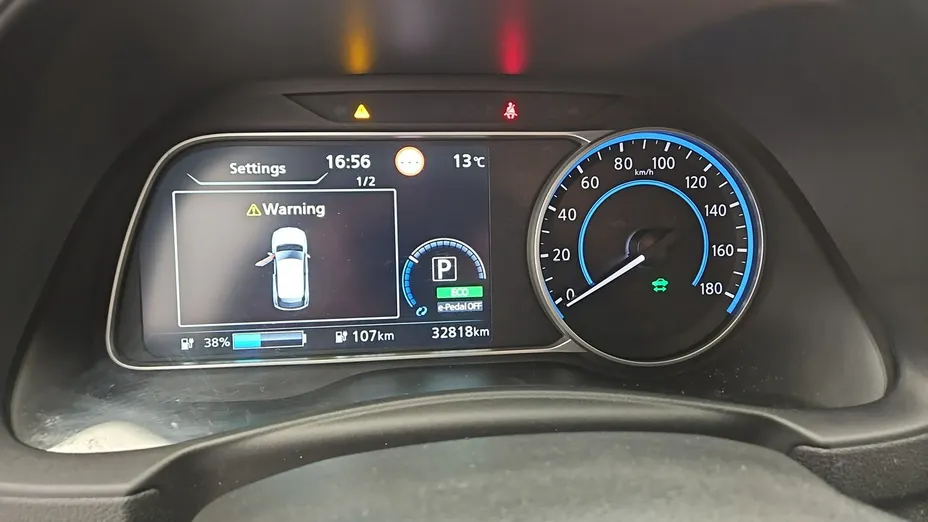NISSAN Leaf -