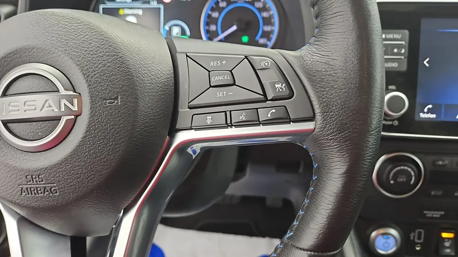 NISSAN Leaf -