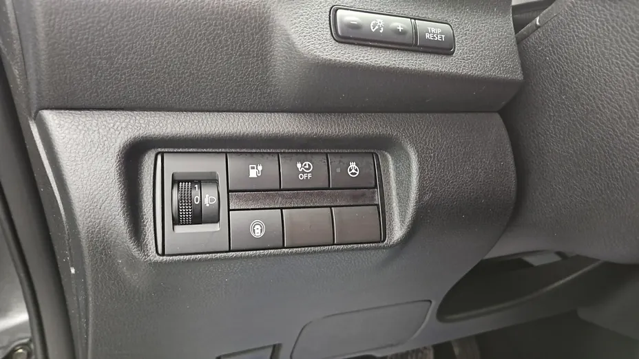 NISSAN Leaf -