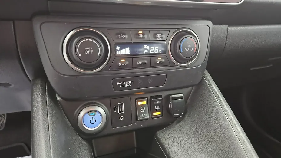 NISSAN Leaf -