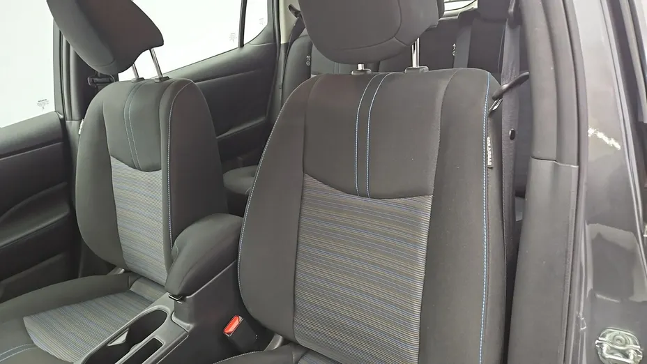 NISSAN Leaf -