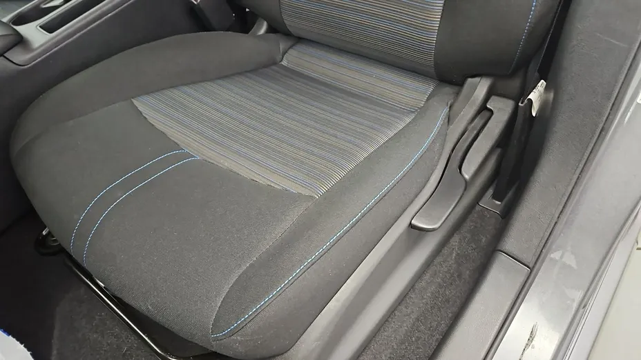 NISSAN Leaf -