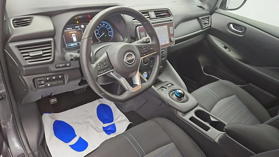 NISSAN Leaf -