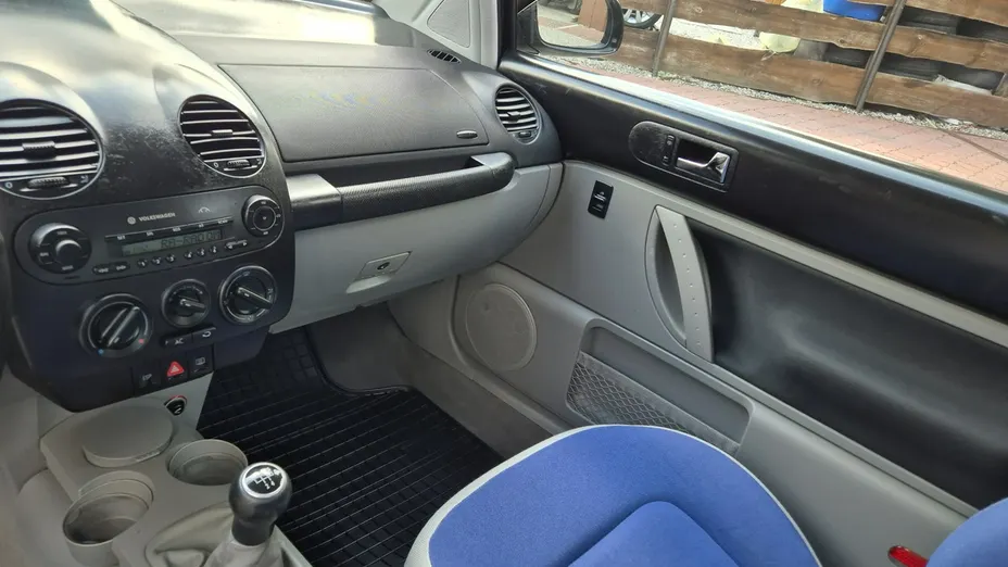 VOLKSWAGEN New Beetle -