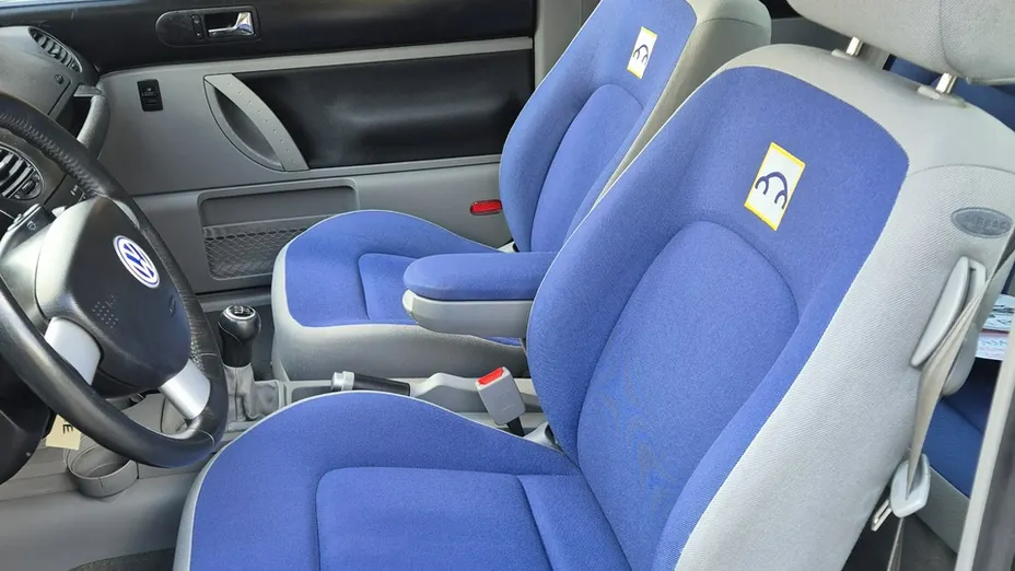 VOLKSWAGEN New Beetle -