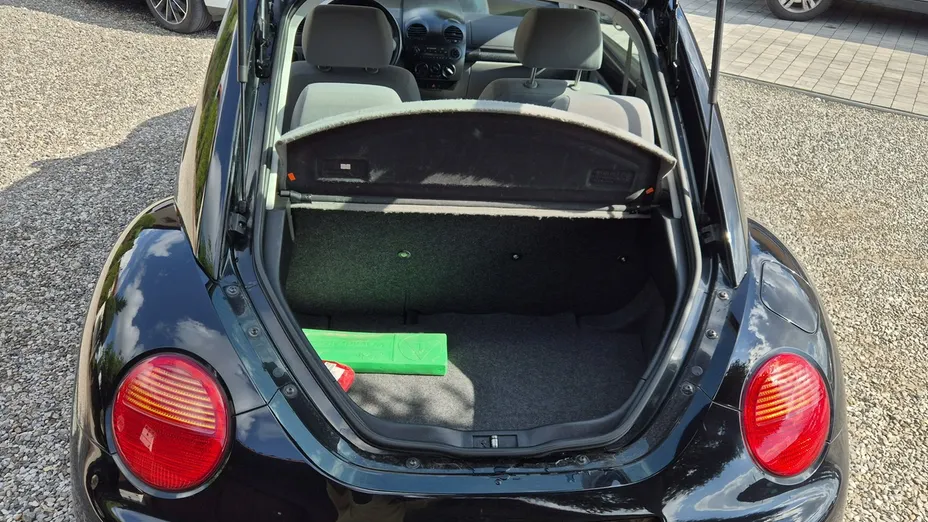 VOLKSWAGEN New Beetle -
