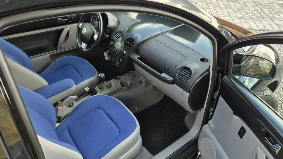VOLKSWAGEN New Beetle -