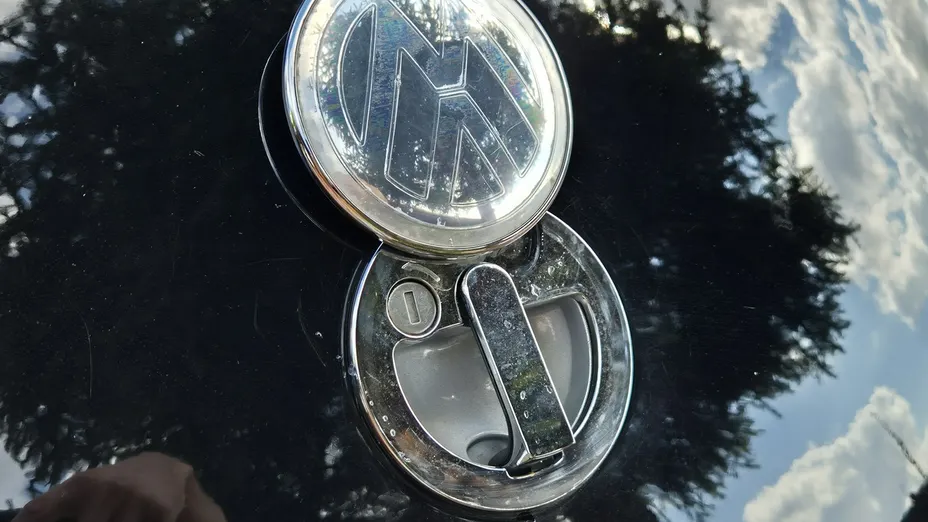 VOLKSWAGEN New Beetle -