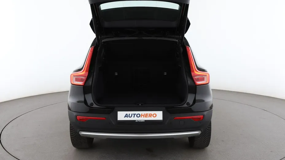 VOLVO XC40 -